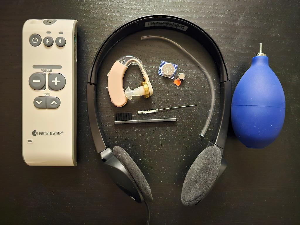 Bild på hörlurar och kontroll