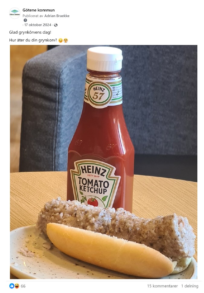 Skärmdump från inlägg på Facebook med bild på en gryndkorv i bröd med en ketchupflaska i bakgrunden med inläggstexten "Glad grynkôrvens dag! Hur äter du din grynkorv?"