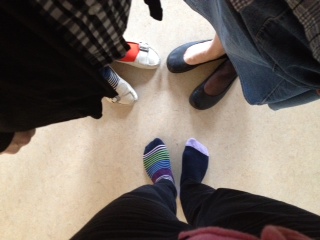 Vi rockar också sockar (och strumpor) idag :) Hälsningar cheferna på Götene äldrecenter. Ingela, Lotta och Päivi