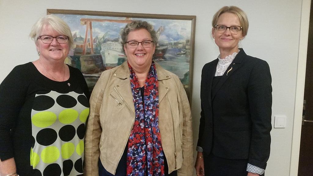 Från vänster: Carina Ohlsson, rikstagsledamot, Åsa Karlsson, kommunalråd, Helene Fritzon, migrationsminister. Klicka på bilden för att förstora.