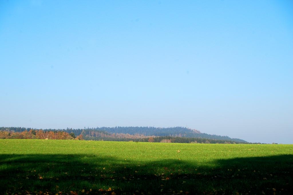 I horisonten ser man Kinnekulle i Götene kommun.