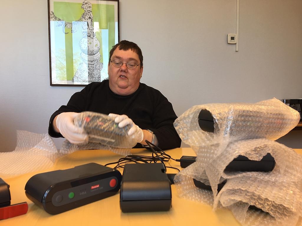 Marie packar de gamla larmen.