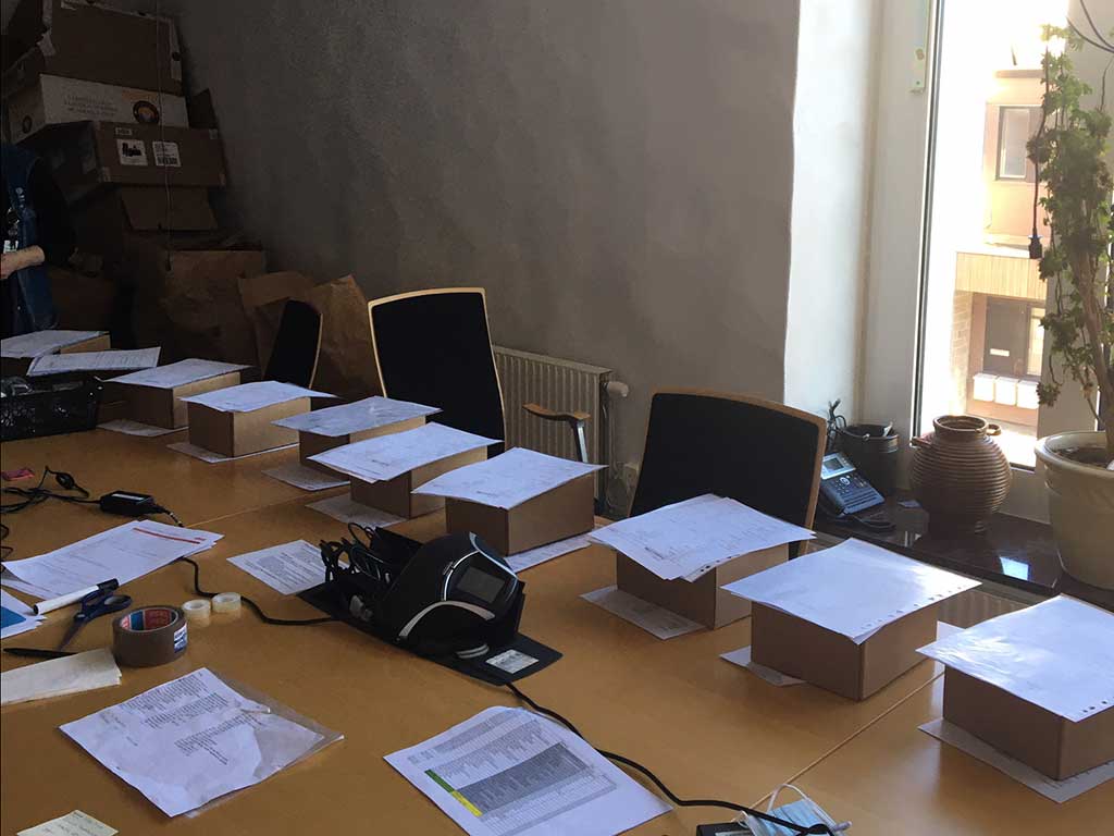 Larm i långa rader!