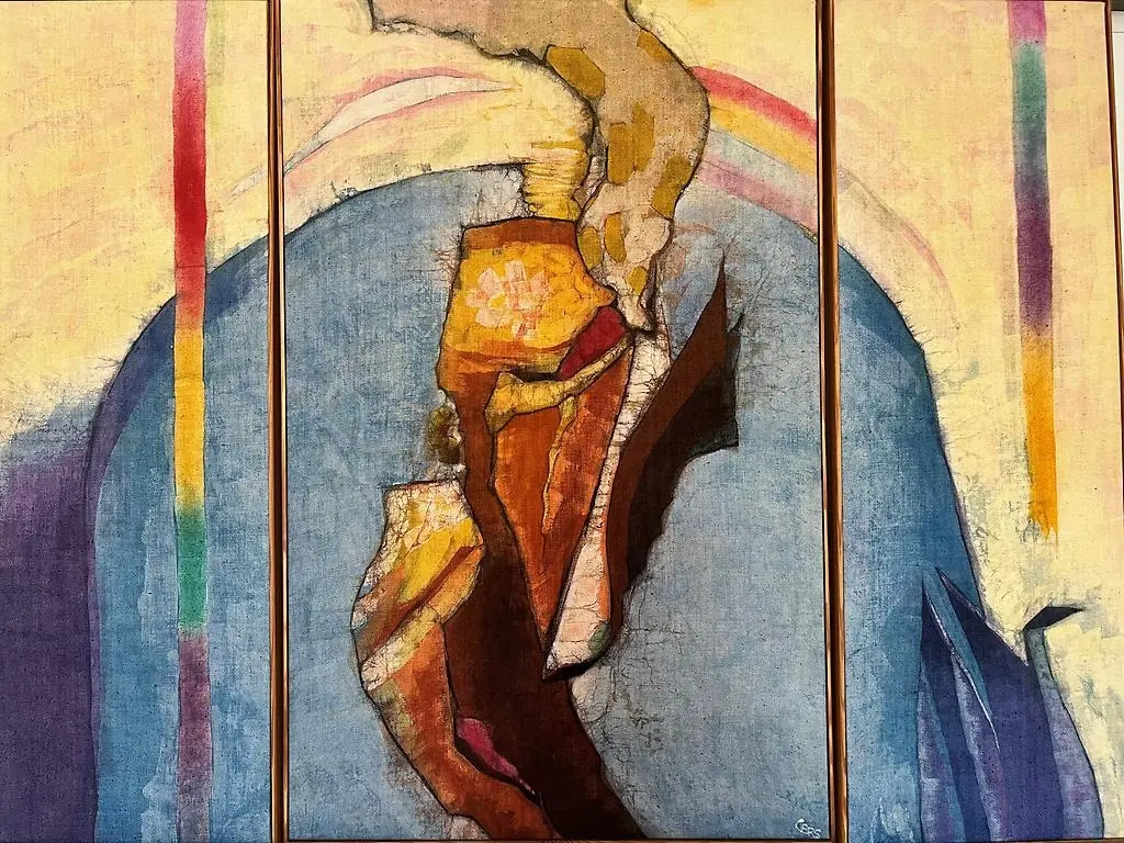 Fotot förställer ett abstrakt konstverk i många olika färger.