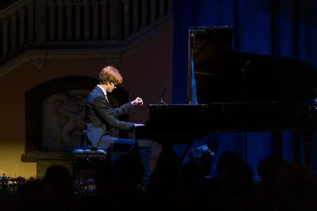 Vilhelm Moqvist spelandes på en flygel.