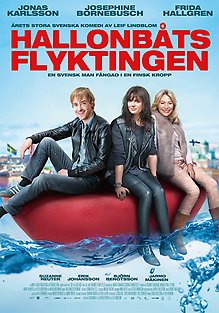 Filmaffisch för Hallonbåtsflyktingen med två kvinnor och en man som sitter på en hallonbåt i vattnet utanför Stockholm.