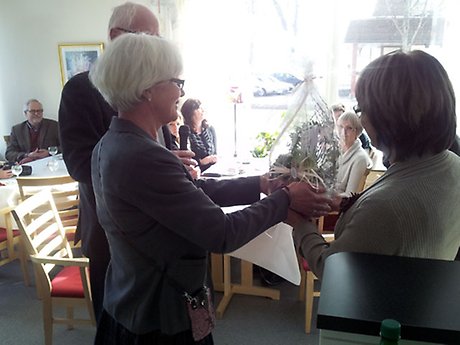 Lycka-till-blomster delades ut. Klicka på bilden för att förstora.