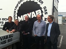 Emil Sandblom, Åke Fransson, Kenth Selmosson, Peder Strand och Gert Rahm framför en av Movabs distributionsbilar. Klicka på bilden för att förstora.