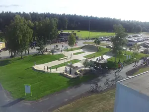 Flygfoto över Götene skatepark.