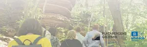 Människor som vandrar på Kinnekulle.