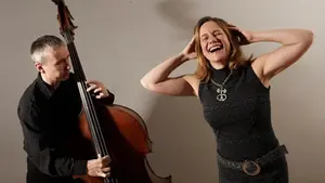 Musikerna Peter Janson  och Helena Ek