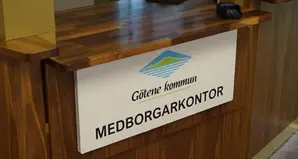 Del av medborgarkontorets disk med skylten medborgarkontor i fokus