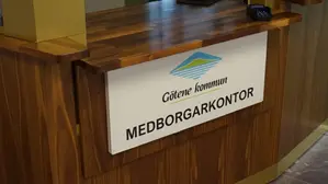 Del av medborgarkontorets disk med skylten medborgarkontor i fokus