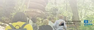 Människor som vandrar på Kinnekulle.