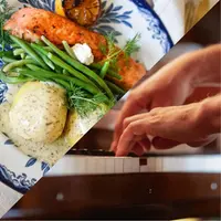 Till vänster syns en närbild på en lunchtallrik med lax, potatis och grön sparris. Till höger syns händer som spelar på en orgel.