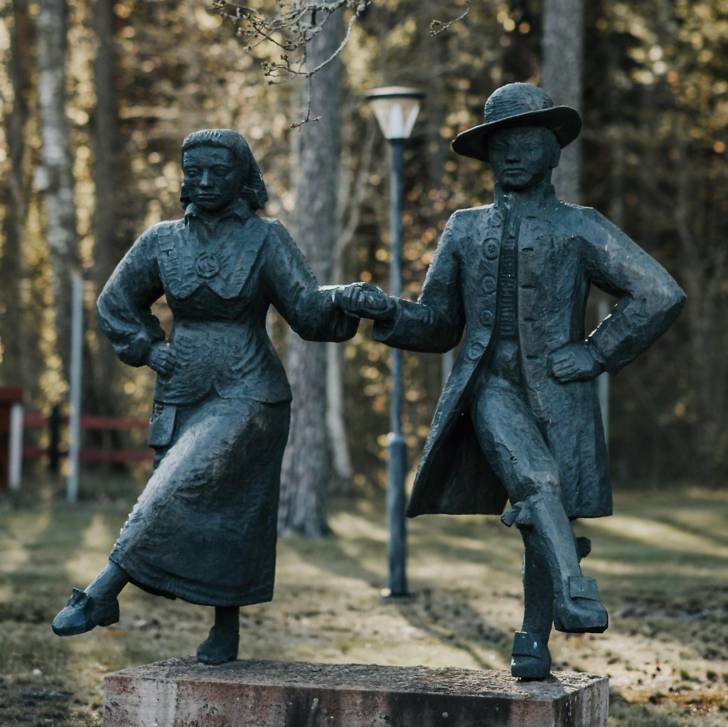 Skulptur i Parken Götene av dansande par