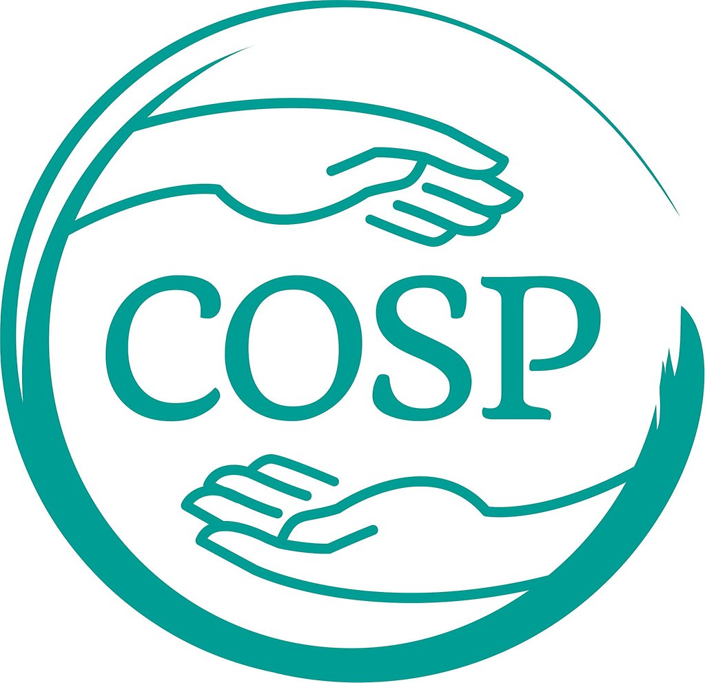 Två händer som håller texten COSP. COSP betyder Circle of Security Parenting vilket betyder Trygghetscirkeln på svenska. 