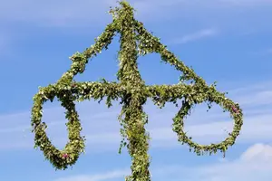 Toppen av en midsommarstång.