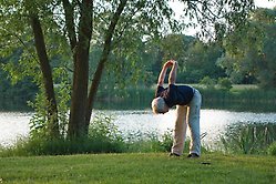 Senior utför senior parkour